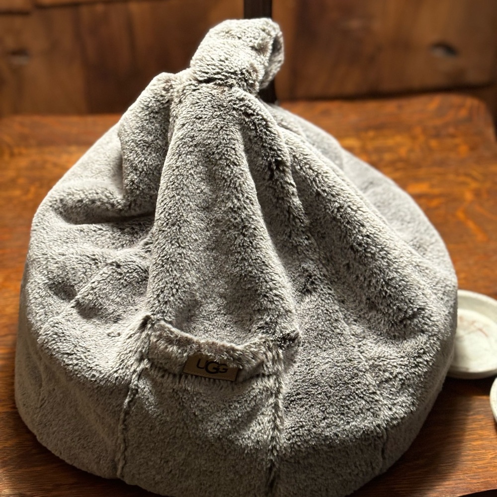 UGG Tablet Pouf
